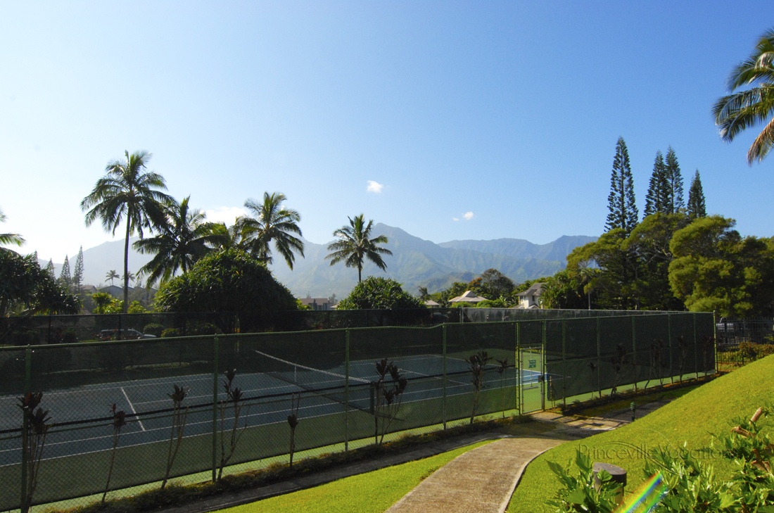 Princeville-Vacations.PuuPoa.tennis.-court.mountain.view