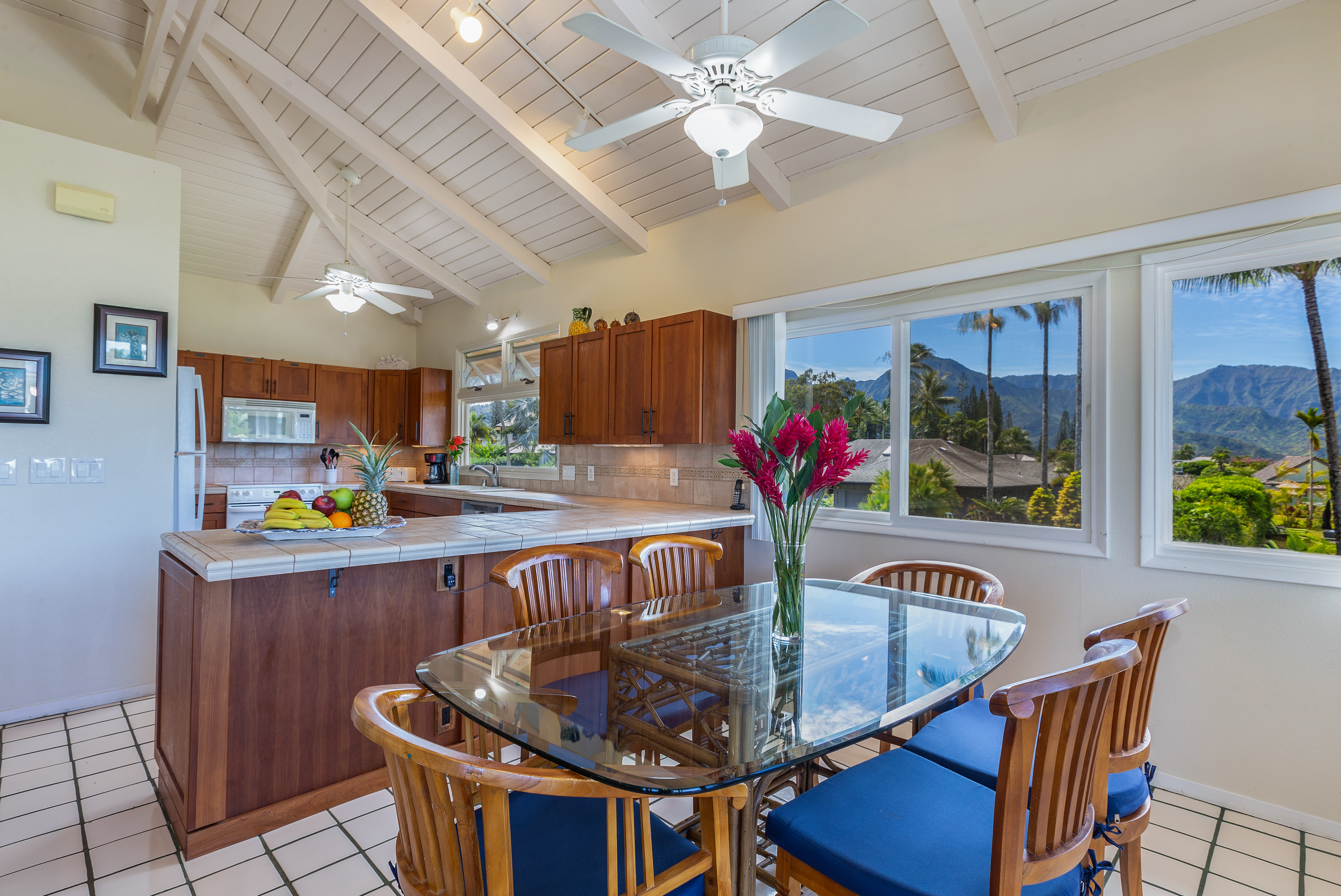 princeville-vacations- sunset dining-kitchen-10