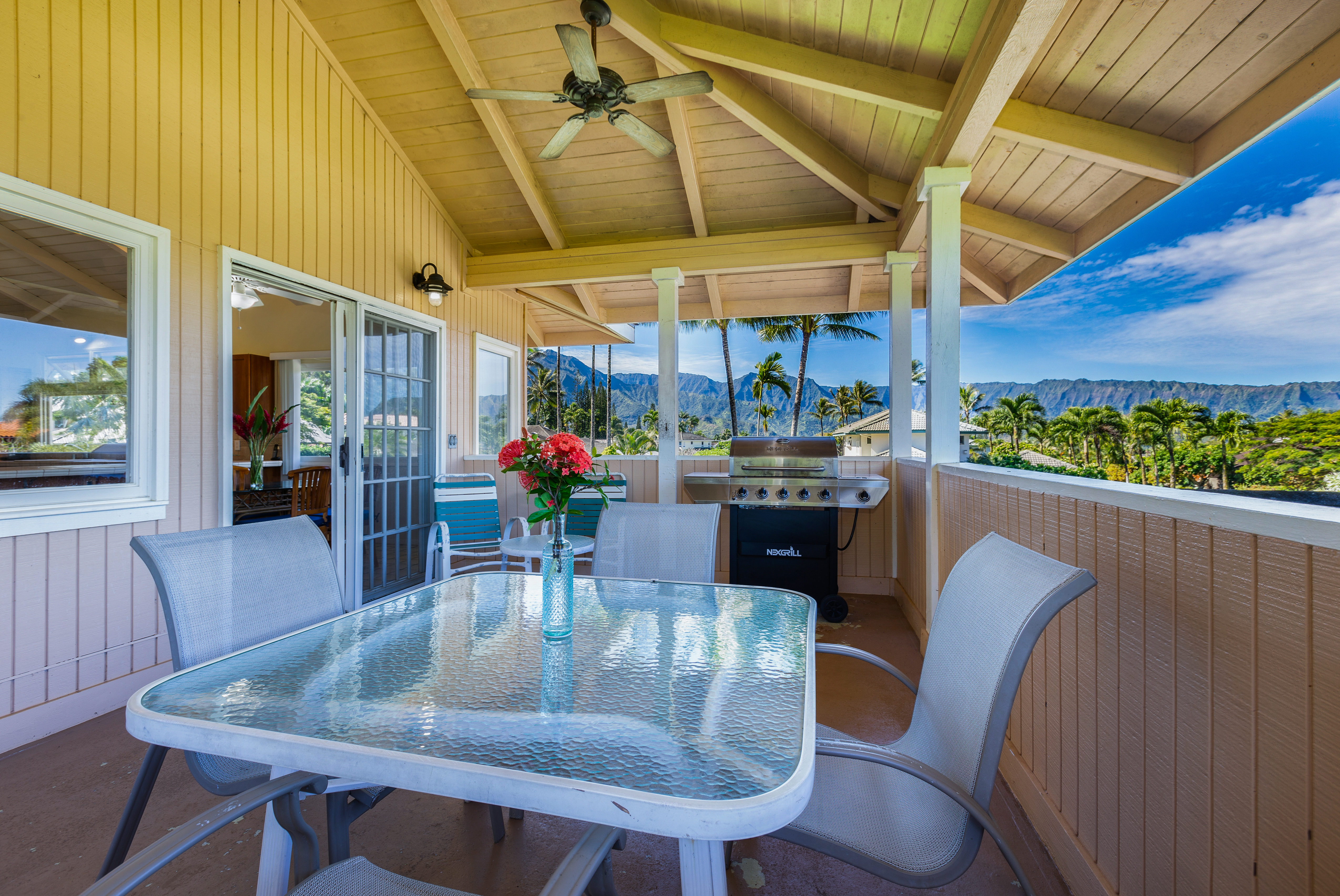 princeville-vacations- sunset lanai table w- bbq -14